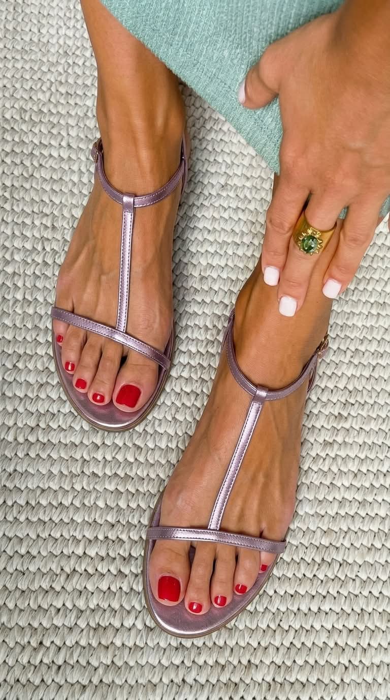 Ballere in metallo con T-strap