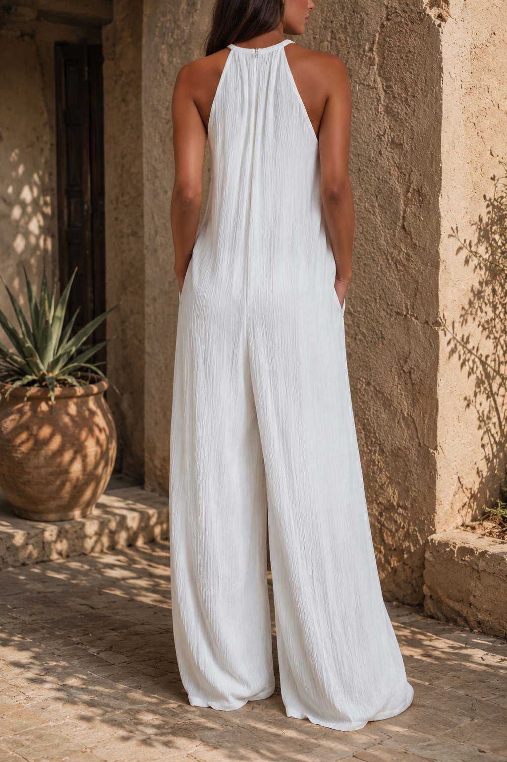 Tuta elegante smanicata con pantaloni palazzo
