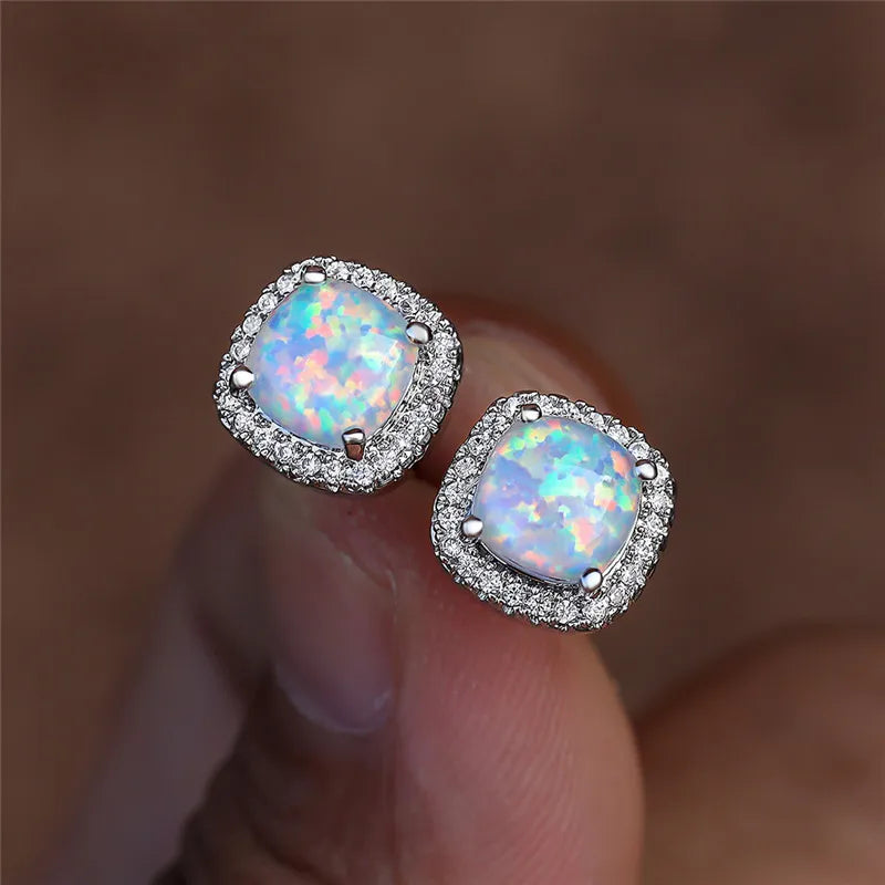 Eleganti Orecchini in Argento con Opale di Fuoco Bianco a Forma Rotonda