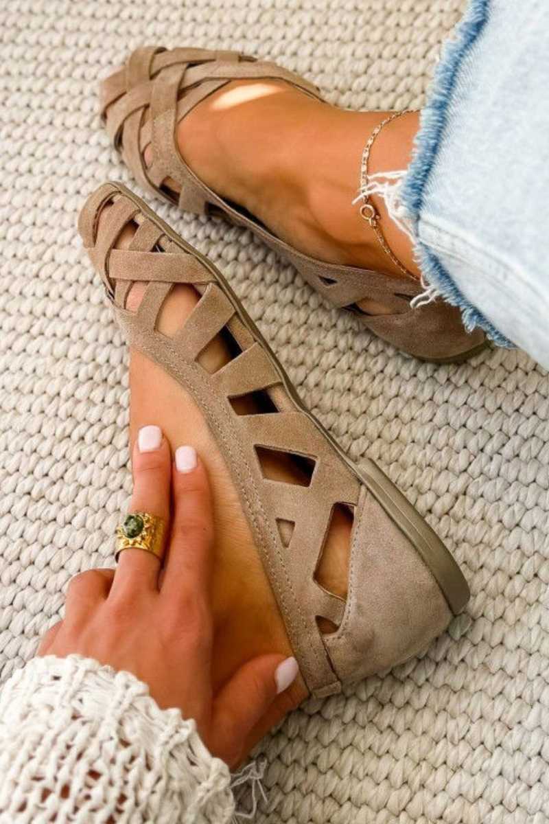 Sandali piatti con punta aperta e design intrecciato