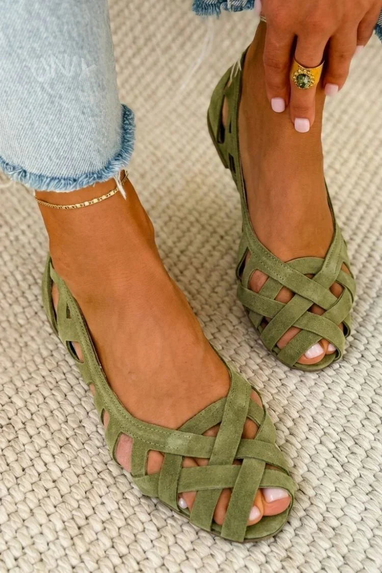 Sandali piatti con punta aperta e design intrecciato