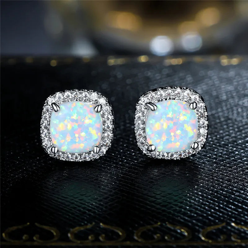 Eleganti Orecchini in Argento con Opale di Fuoco Bianco a Forma Rotonda