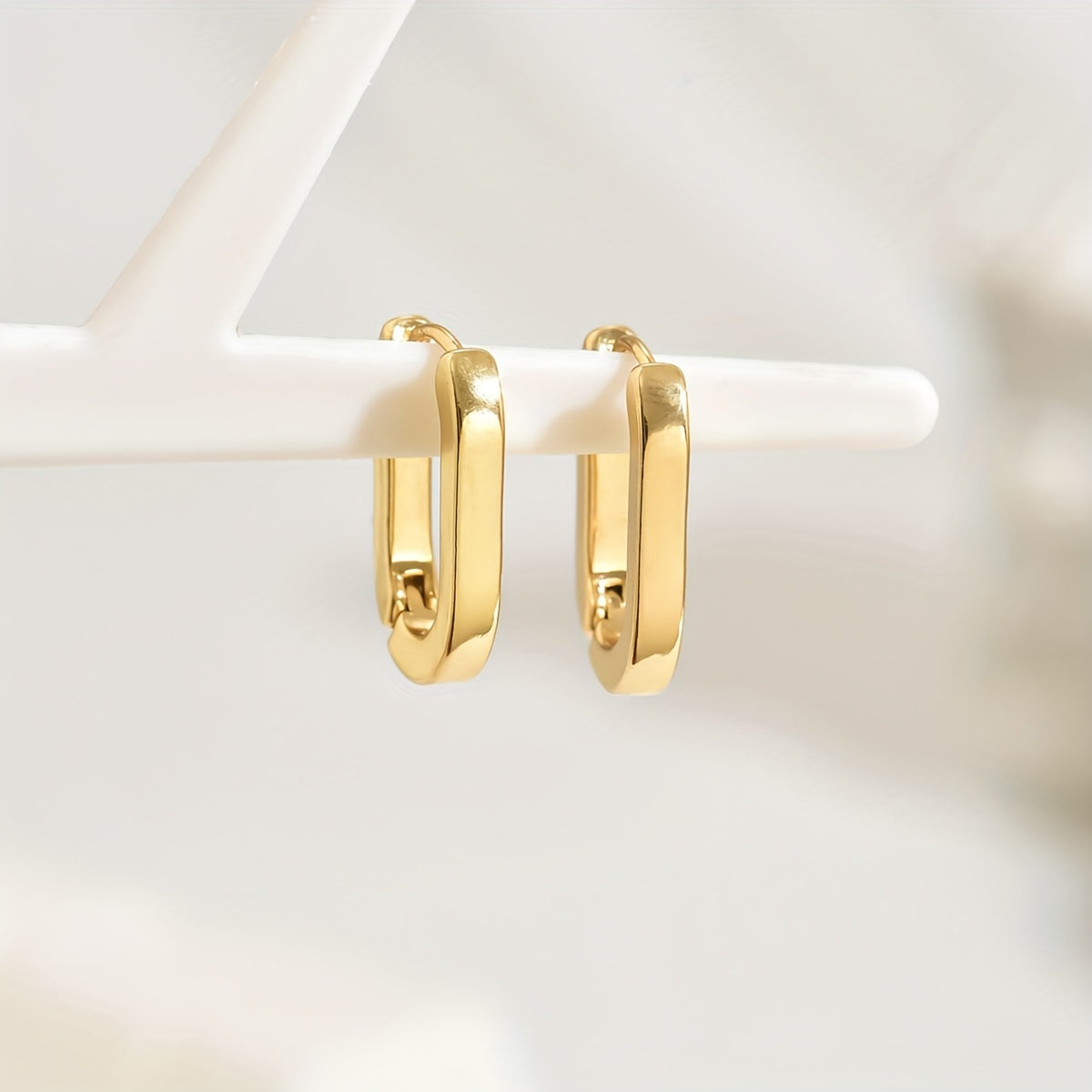 Eleganti Orecchini a Cerchio con Design Geometrico